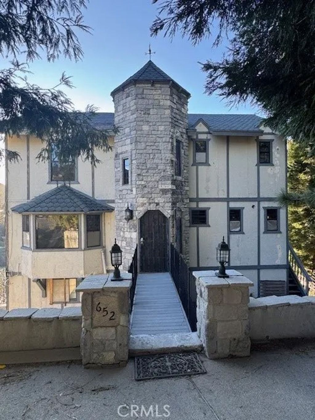 Photo of 652 Arbula Dr, Crestline, CA 92325 (MLS # IG26050440)