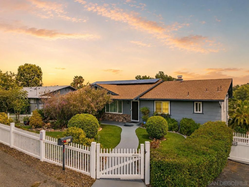 Photo of 1958 Lejos Dr, Escondido, CA 92025 (MLS # 260010887)