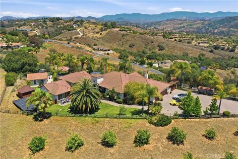 Photo of 3508 Vista Corona, Fallbrook, CA 92028 (MLS # SW26116914)