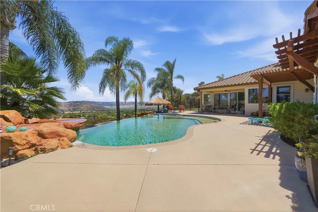 Photo of 3508 Vista Corona, Fallbrook, CA 92028 (MLS # SW26116914)