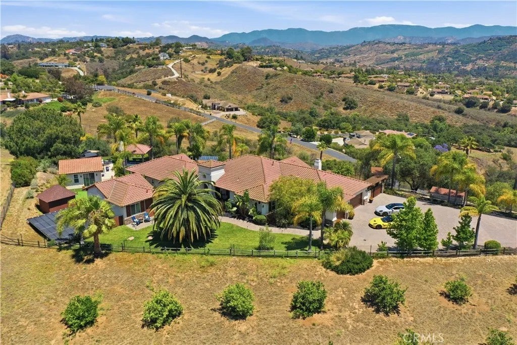 Photo of 3508 Vista Corona, Fallbrook, CA 92028 (MLS # SW26116914)