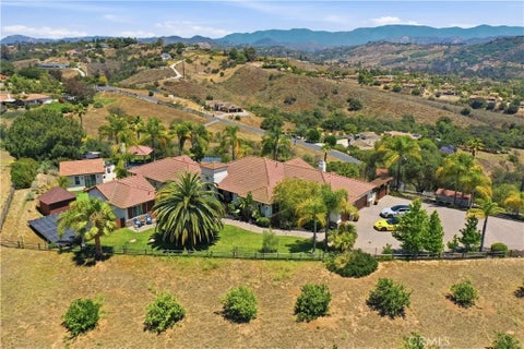 Photo of 3508 Vista Corona, Fallbrook, CA 92028 (MLS # SW26116914)