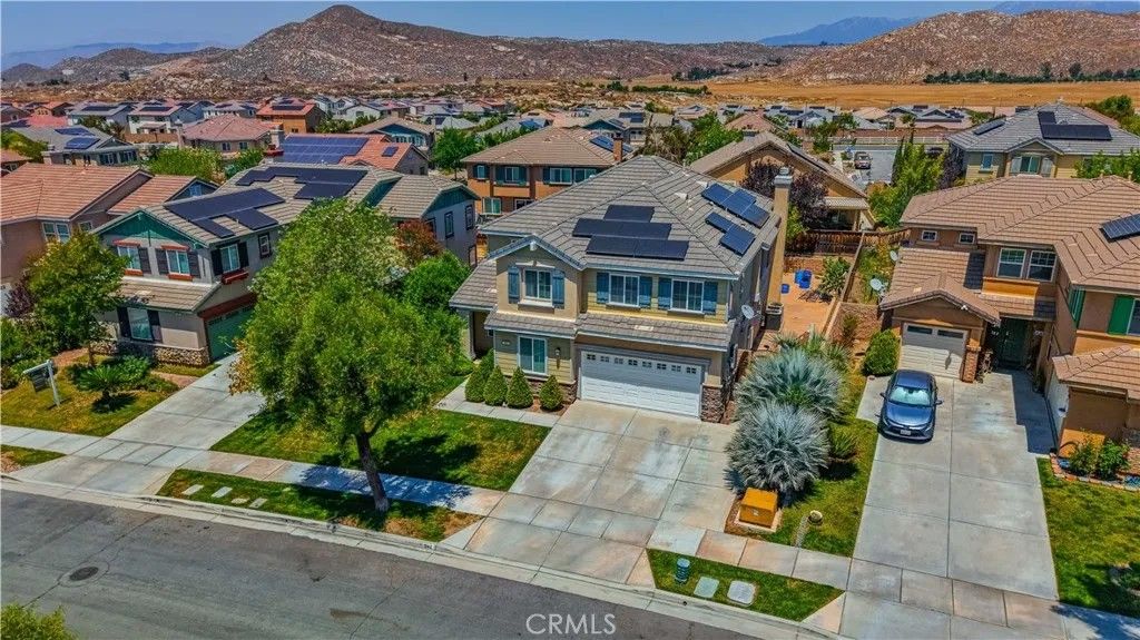 Photo of 542 Wildrye Court, Hemet, CA 92543 (MLS # SW26111216)