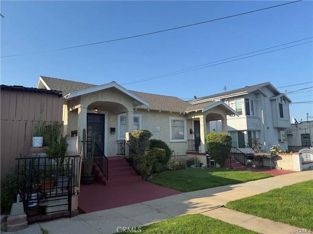 Photo of 782 W 14th Street, San Pedro, CA 90731 (MLS # SB26043257)