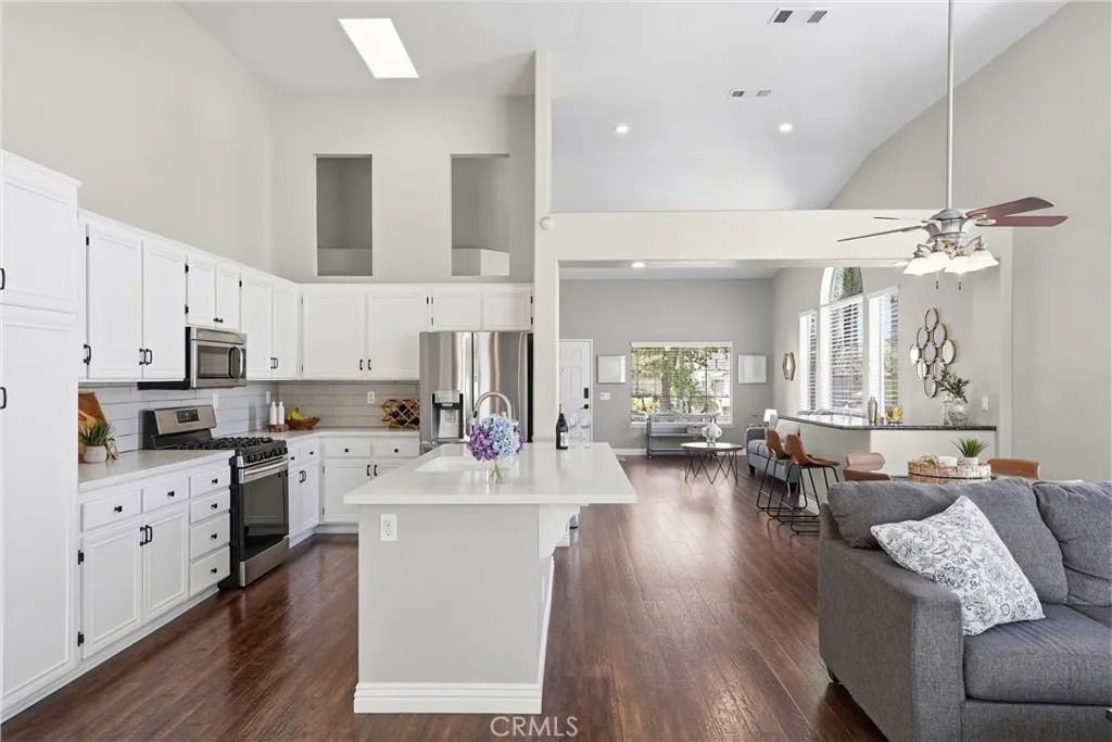 3053 Mira Vista Way