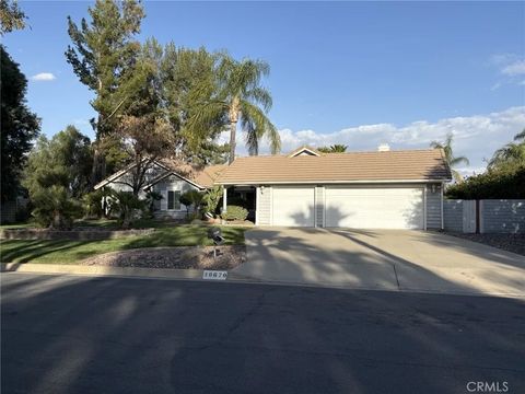 Photo of 30670 Brookstone Ln, Lake Elsinore, CA 92530 (MLS # SW26052920)