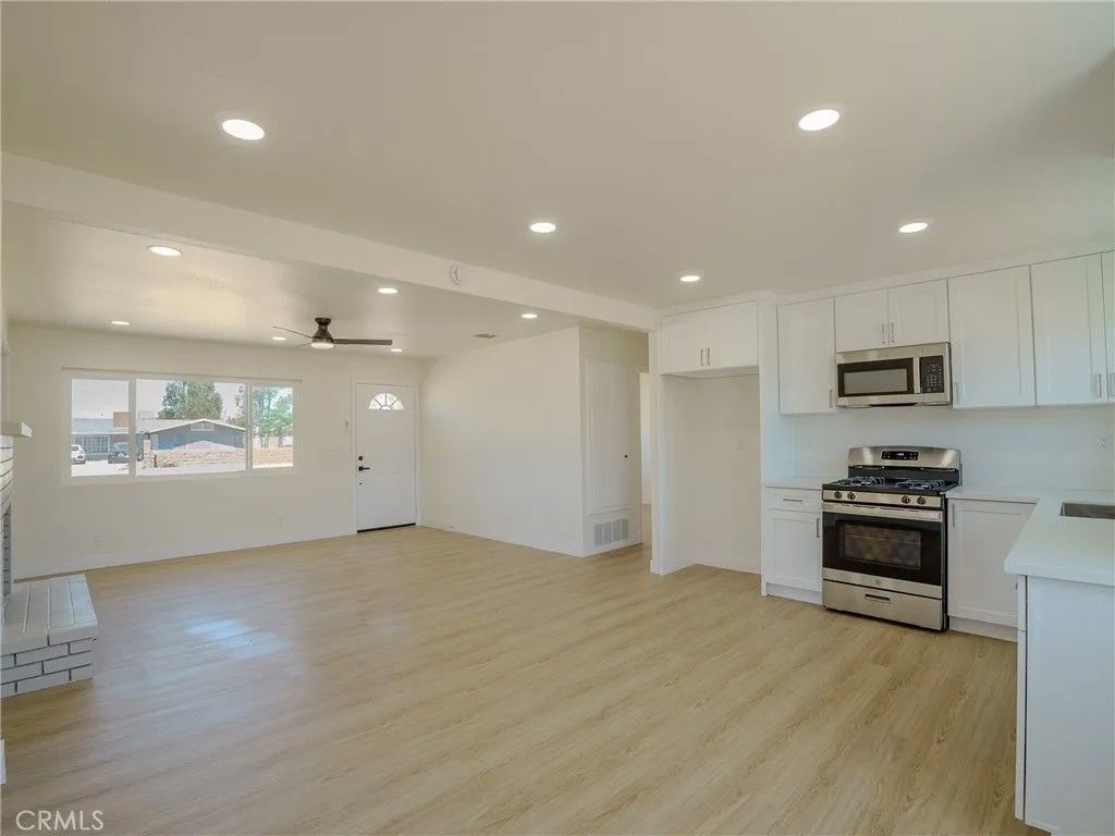 Photo of 21865 Fox Ave, Apple Valley, CA 92307 (MLS # OC26095537)