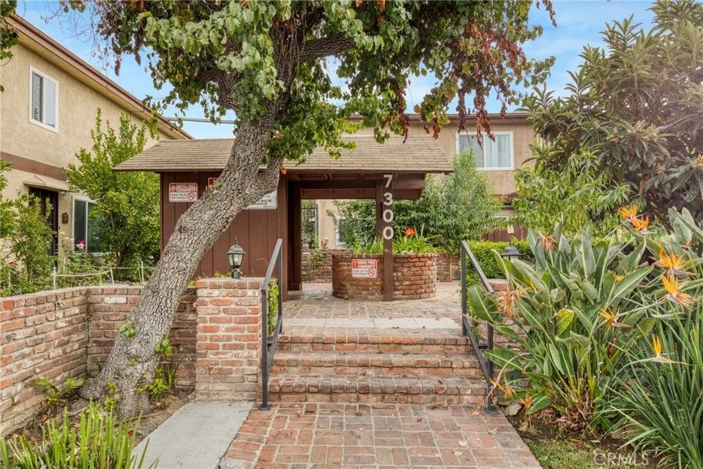 Photo of 7300 Lennox AVE #J5, Van Nuys, CA 91405 (MLS # RS26101708)