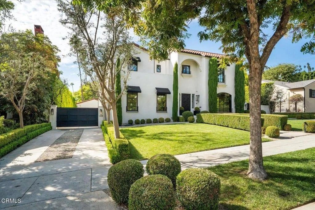 Photo of 1329 Campbell Street, Glendale, CA 91207 (MLS # P1-24543)