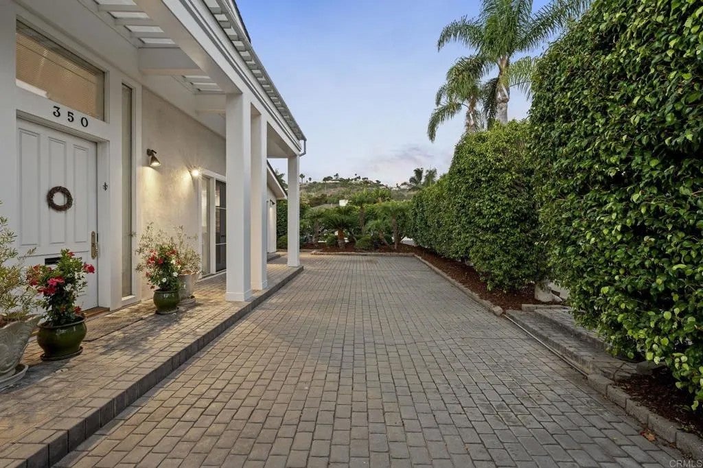 350 Mesa Way