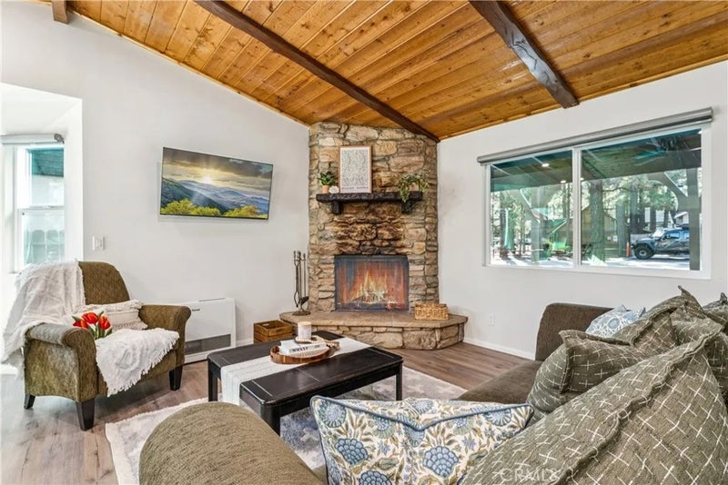 937 E Fairway