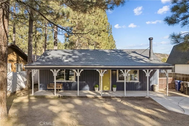 937 E Fairway