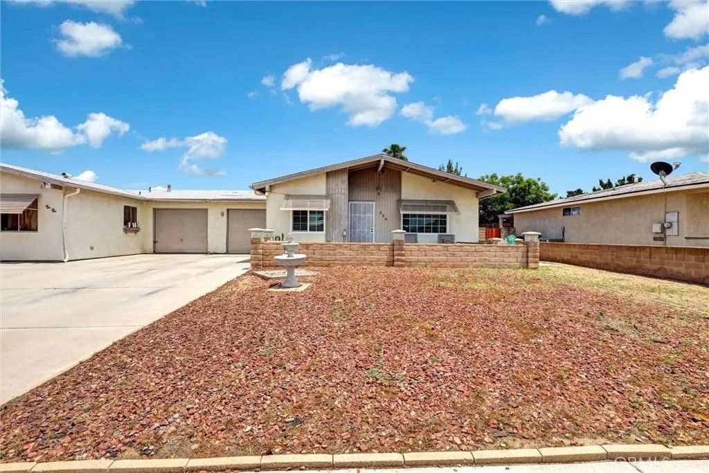 Photo of 556 San Marino St, Hemet, CA 92545 (MLS # IG26049636)