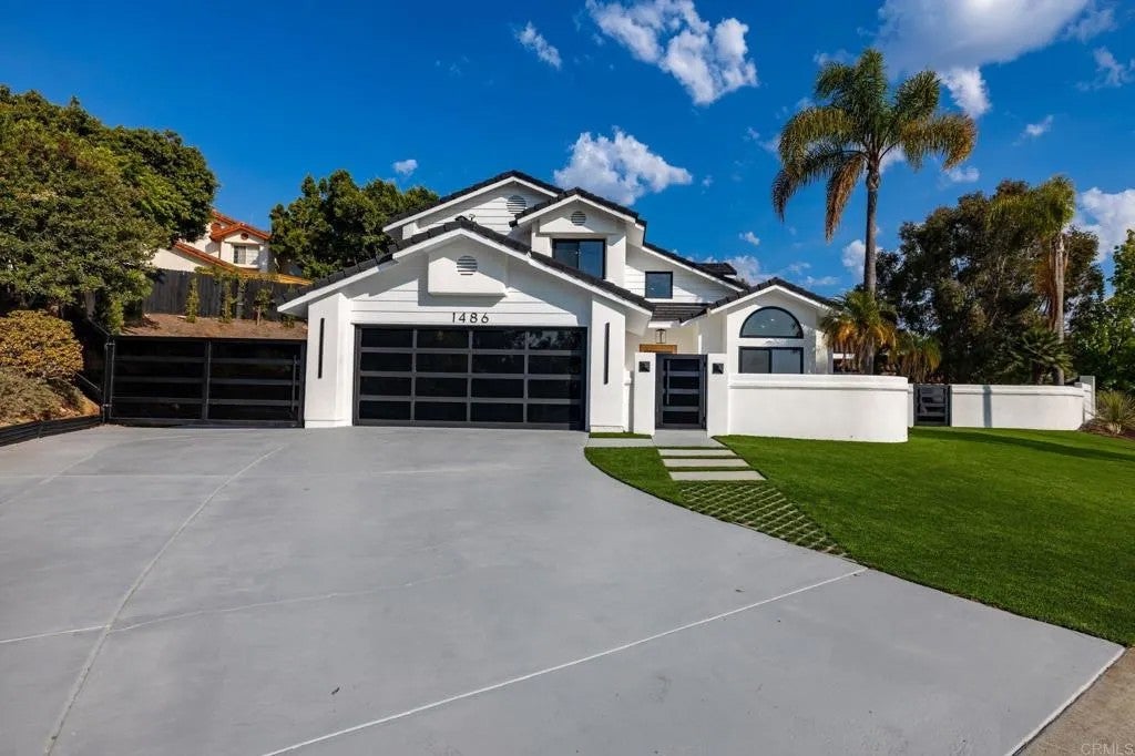 Photo of 1486 Stoneridge Terrace, Vista, CA 92083 (MLS # NDP2605829)