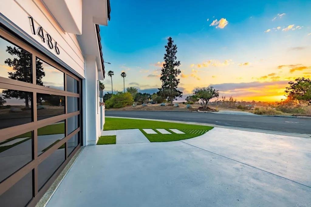 Photo of 1486 Stoneridge Terrace, Vista, CA 92083 (MLS # NDP2605829)