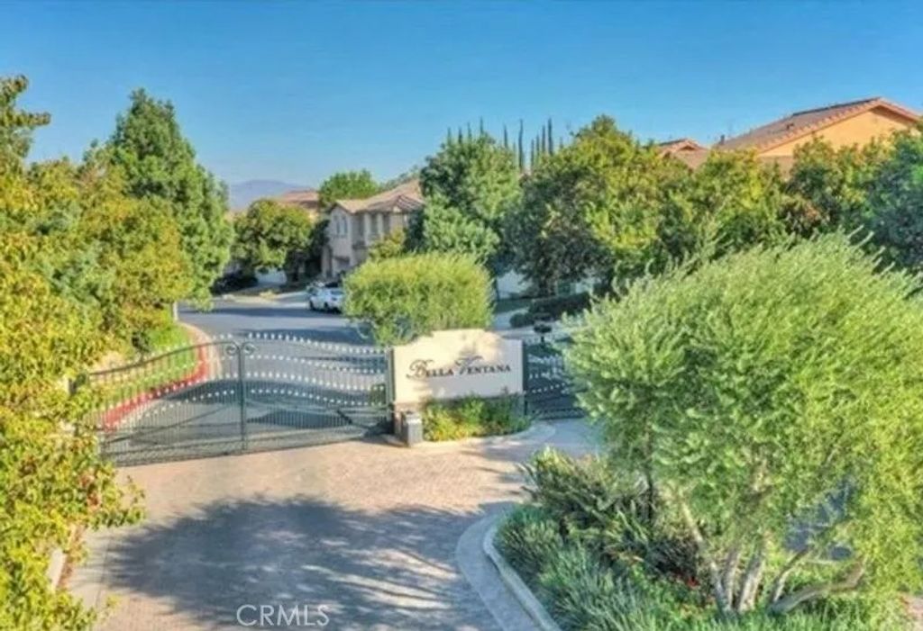 Photo of 26734 Via Bellazza, Valencia, CA 91381 (MLS # SR26029682)