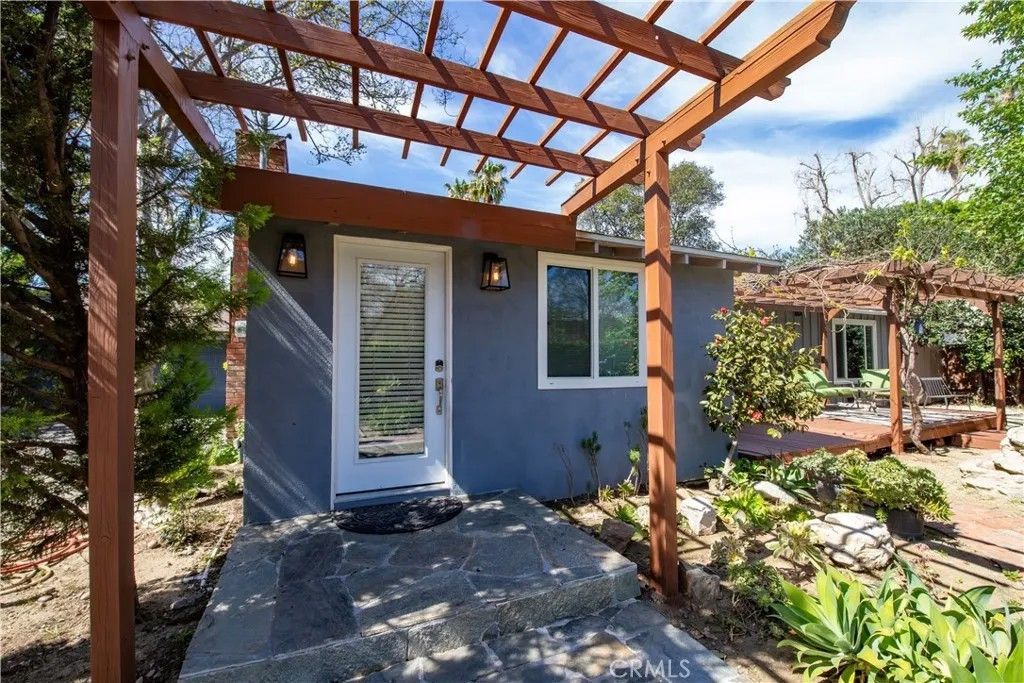 Photo of 7447 Enfield Ave, Reseda, CA 91335 (MLS # SR26052709)