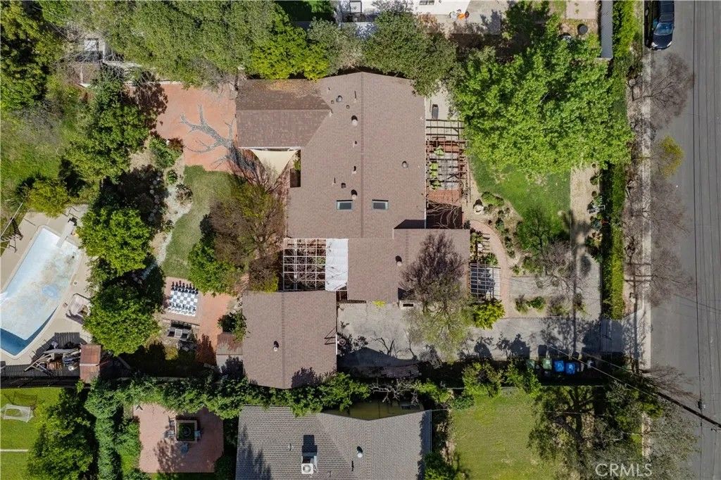 Photo of 7447 Enfield Ave, Reseda, CA 91335 (MLS # SR26052709)