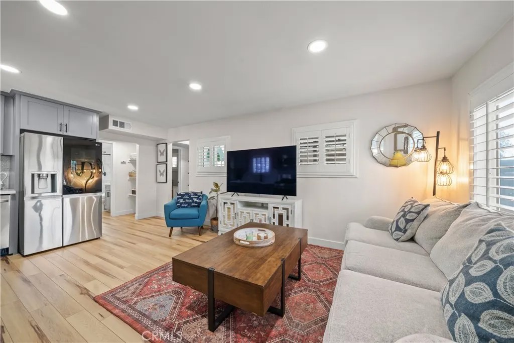 2324 E 14th