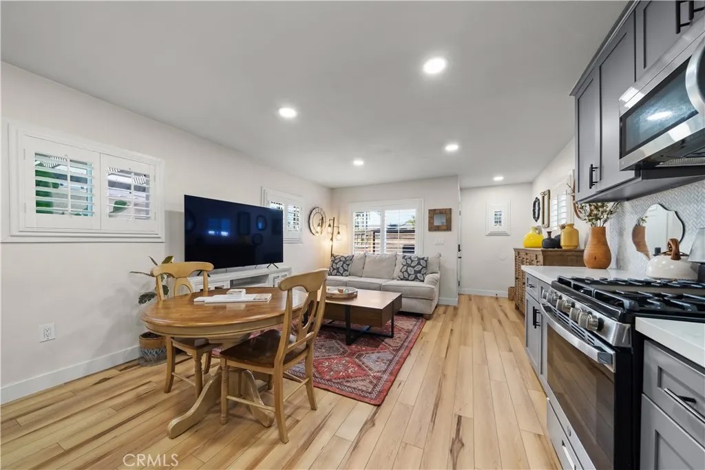2324 E 14th