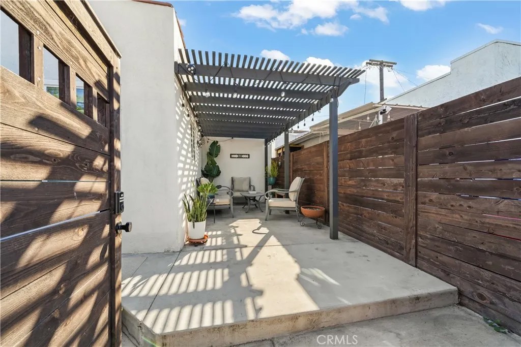 2324 E 14th