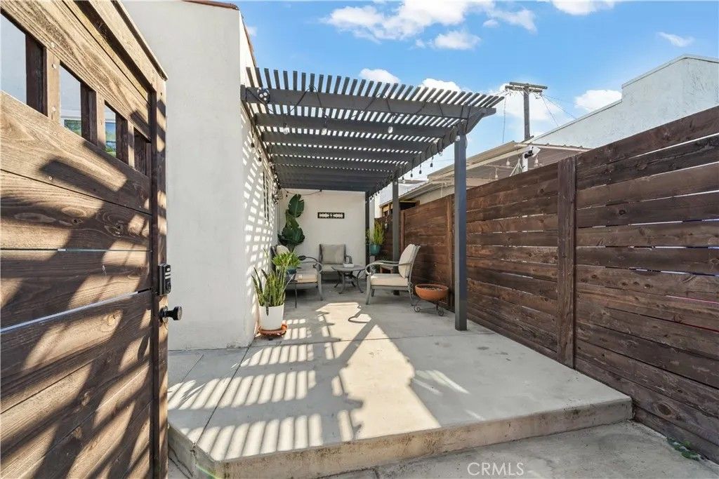 Photo of 2324 E 14th St, Long Beach, CA 90804 (MLS # SW26019413)