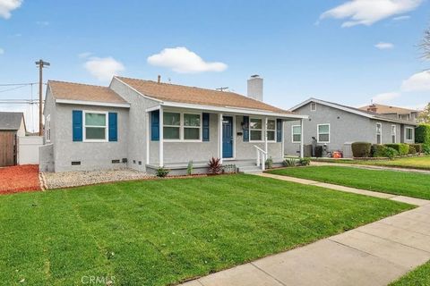 Photo of 4392 Elm Ave, Long Beach, CA 90807 (MLS # CV26037553)