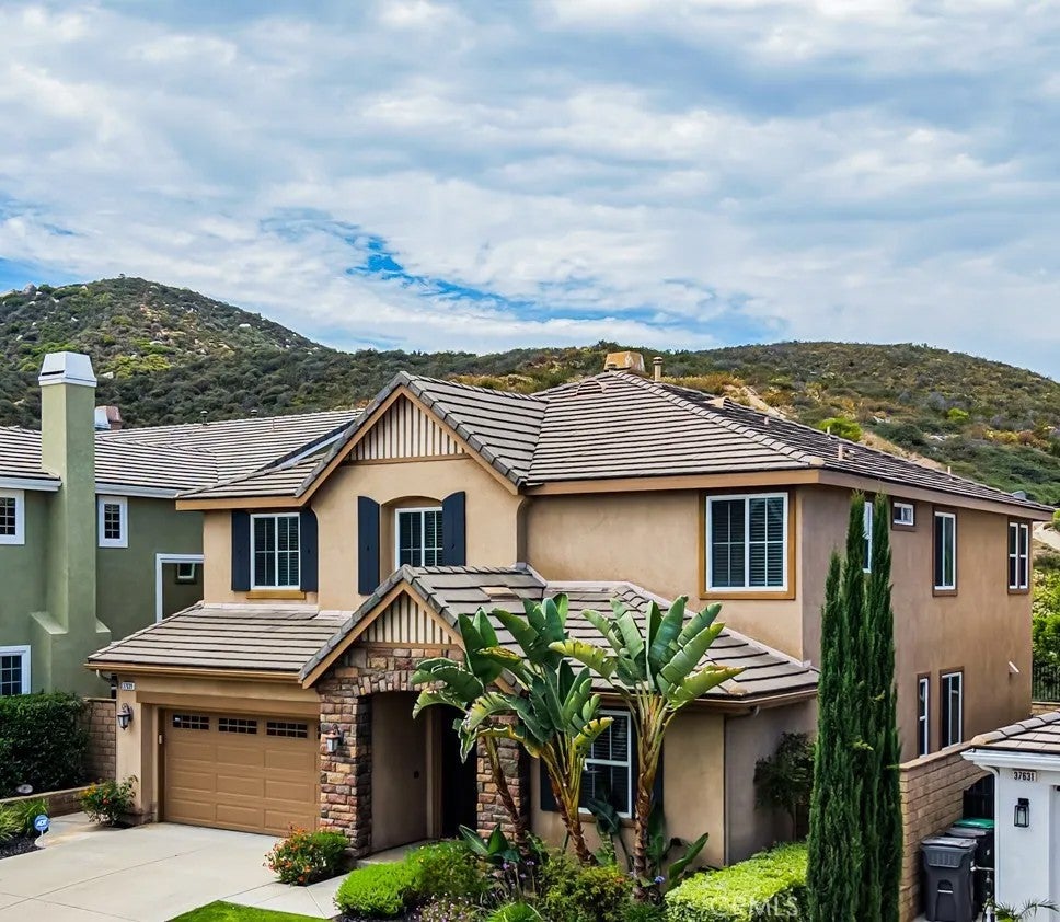Photo of 37639 Botanica PL, Murrieta, CA 92562 (MLS # SW26127066)
