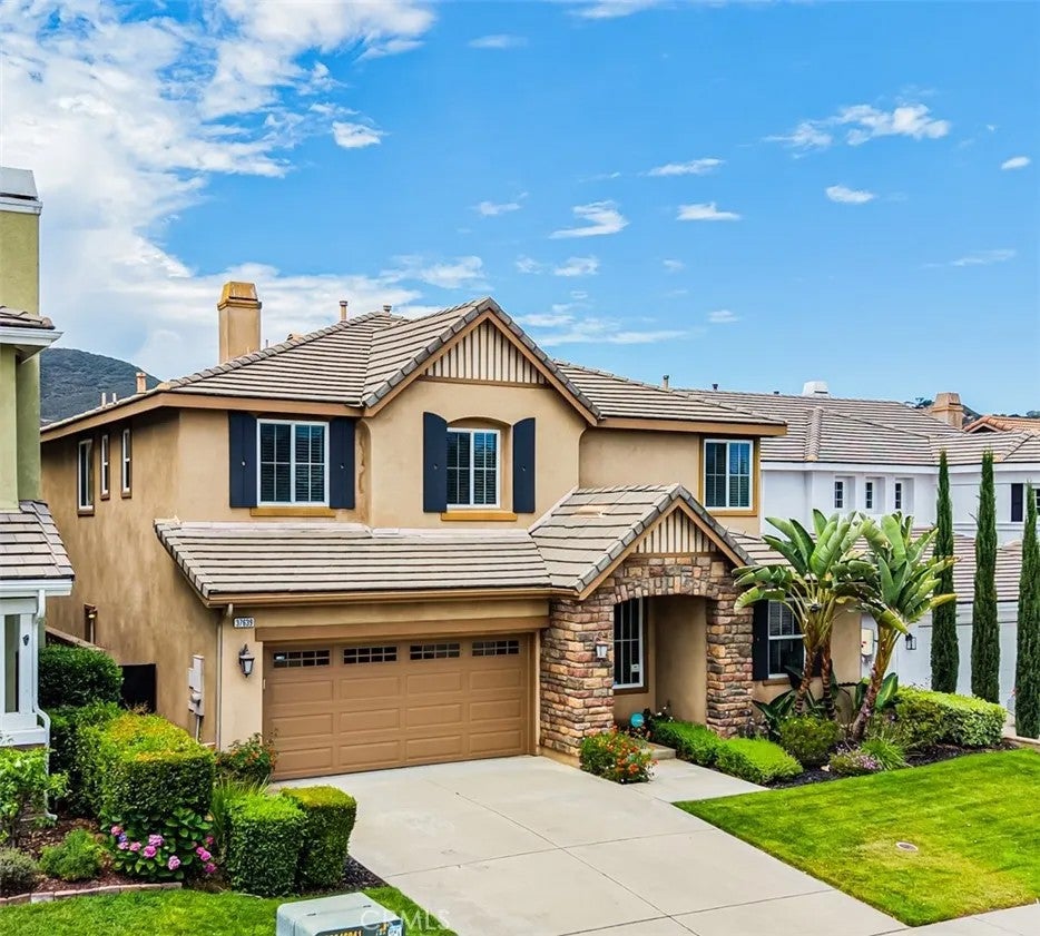 Photo of 37639 Botanica PL, Murrieta, CA 92562 (MLS # SW26127066)
