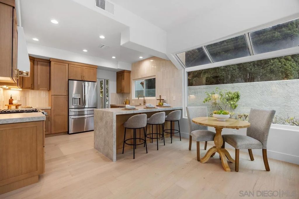 Photo of 1504 Caminito Solidago, La Jolla, CA 92037 (MLS # 260011598)