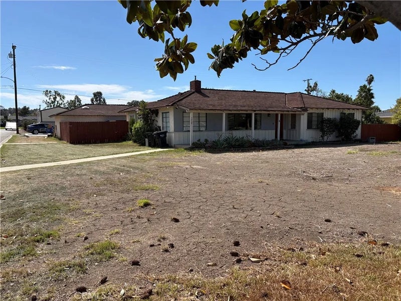 1528 E Vine