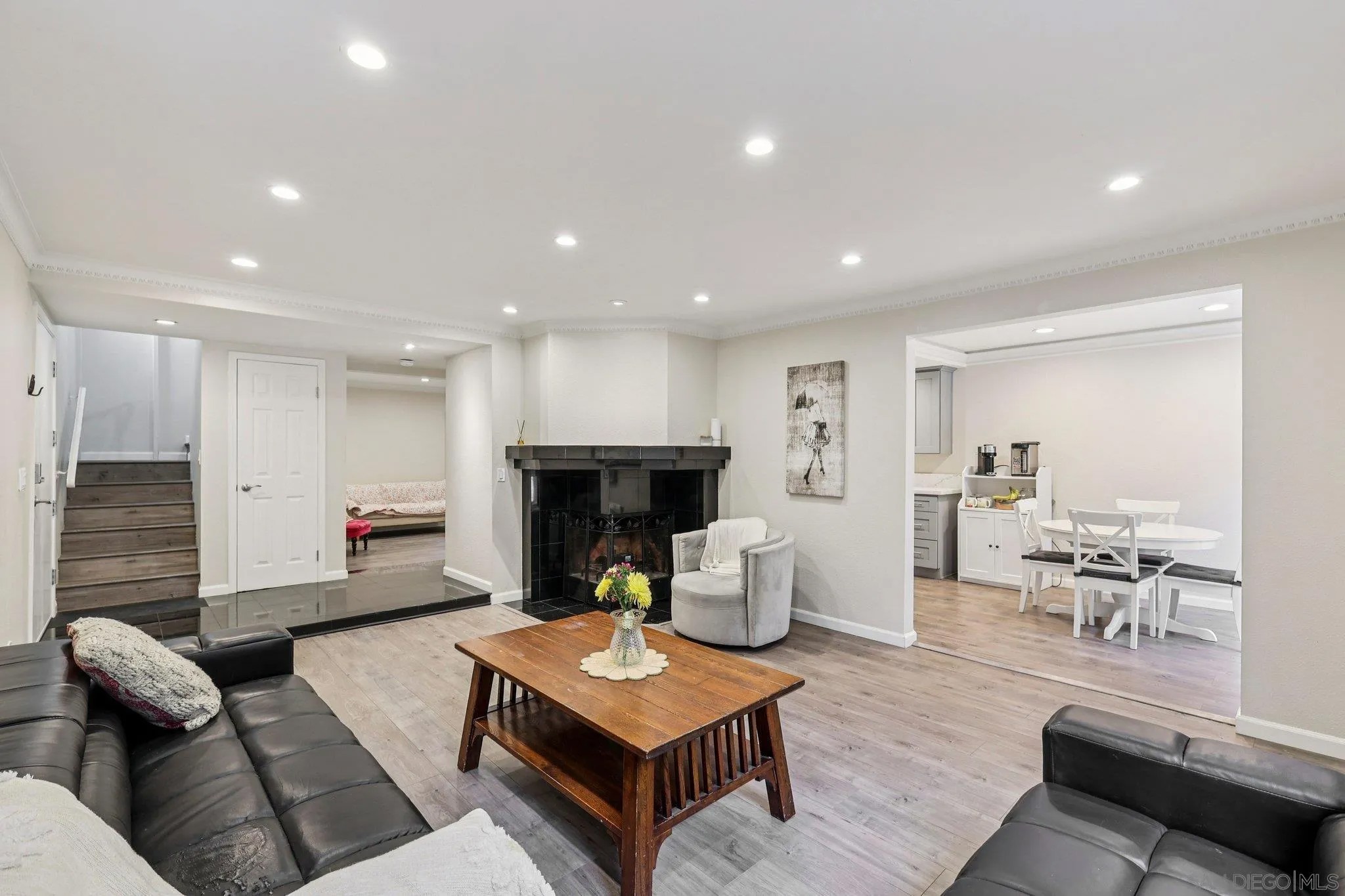 8870 Caminito Primavera