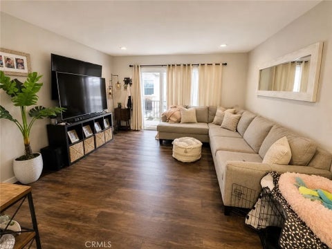 7 beds bed, — baths bath property at 1805 E 6th, Long Beach, CA 90802