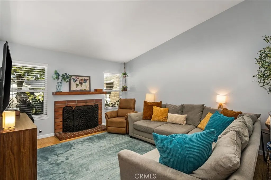 1231 N Dolores
