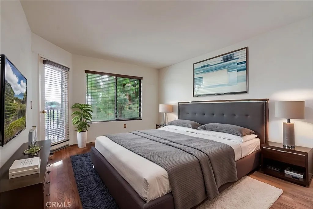 1942 Grace Avenue 223