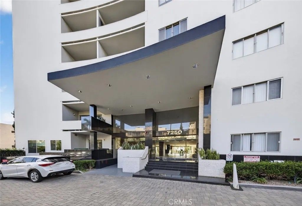 Photo of 7250 Franklin Avenue #409, Los Angeles, CA 90046 (MLS # SR26028328)