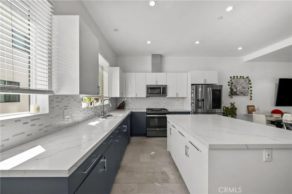8404 Woodley Place