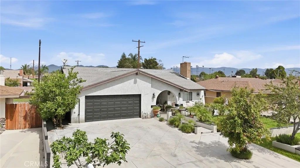 Photo of 17398 El Molino St, Bloomington, CA 92316 (MLS # IG26069572)