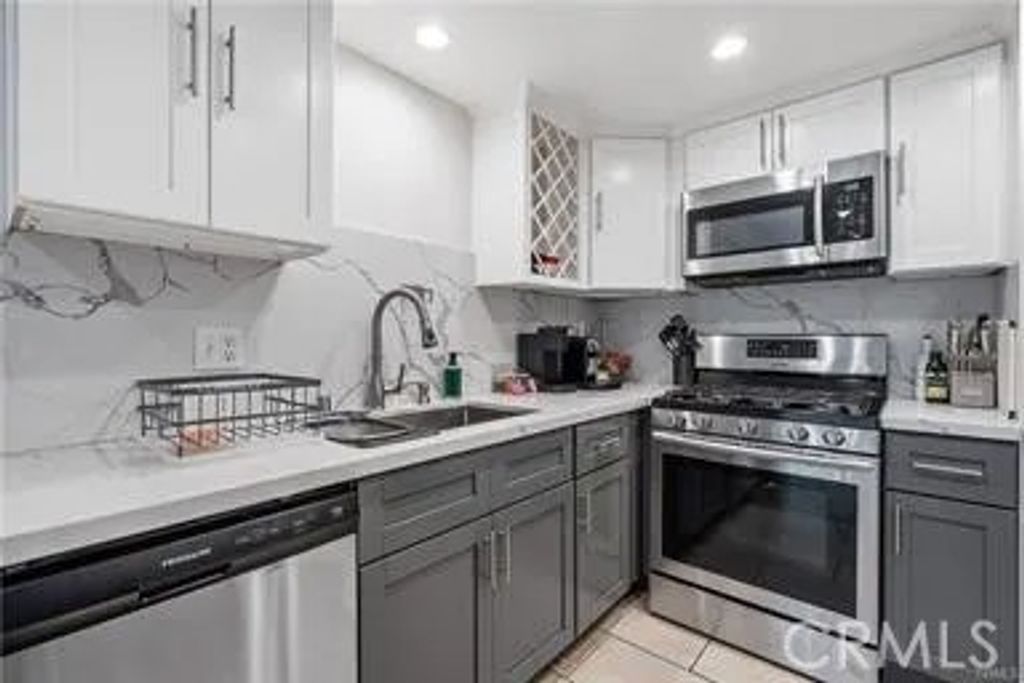 Photo of 5291 Colodny Dr, Agoura Hills, CA 91301 (MLS # SR26002117)