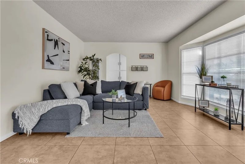 2714 W Tichenor