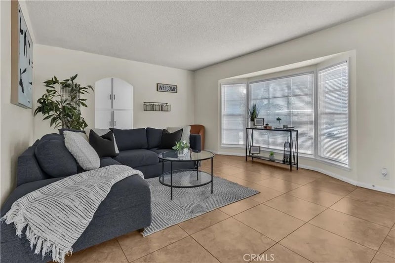 2714 W Tichenor