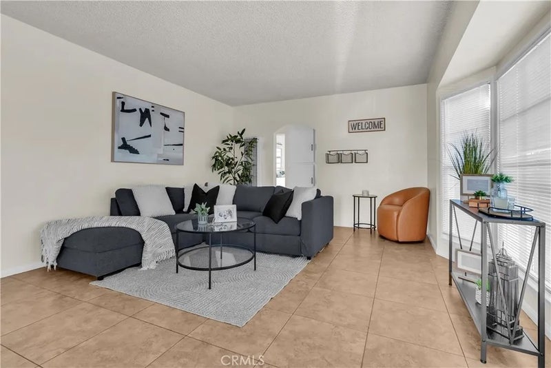 2714 W Tichenor