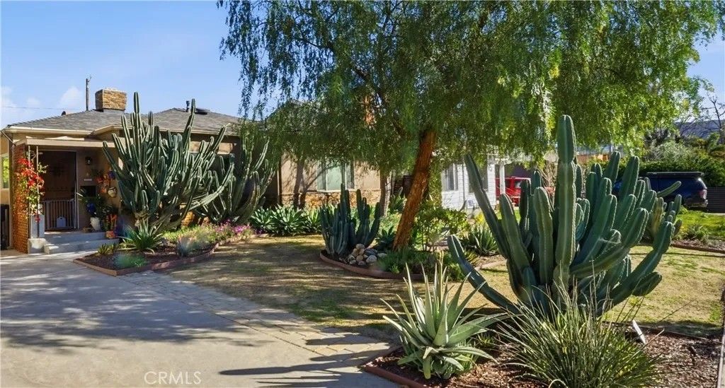 Photo of 1030 N Cordova St, Burbank, CA 91505 (MLS # SB26026836)