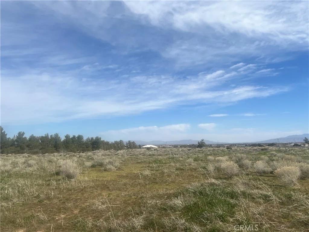 Photo of 0 Vinton, Phelan, CA 92371 (MLS # HD26176040)