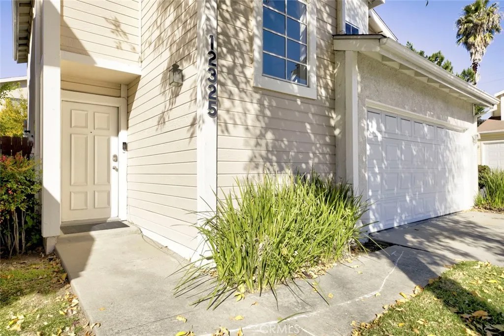 12325 Sweetbriar