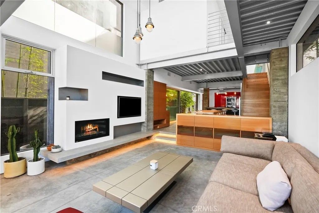 Photo of 304 Grand Boulevard, Venice, CA 90291 (MLS # OC26069363)