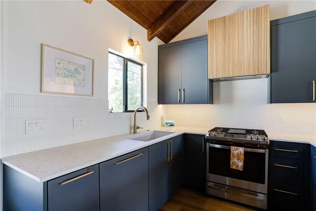 Photo of 1032 Grass Valley, Lake Arrowhead, CA 92352 (MLS # PW25267829)