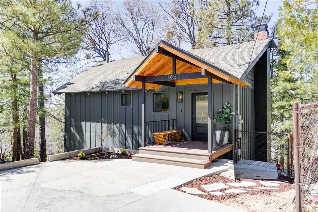 Photo of 1032 Grass Valley, Lake Arrowhead, CA 92352 (MLS # PW25267829)