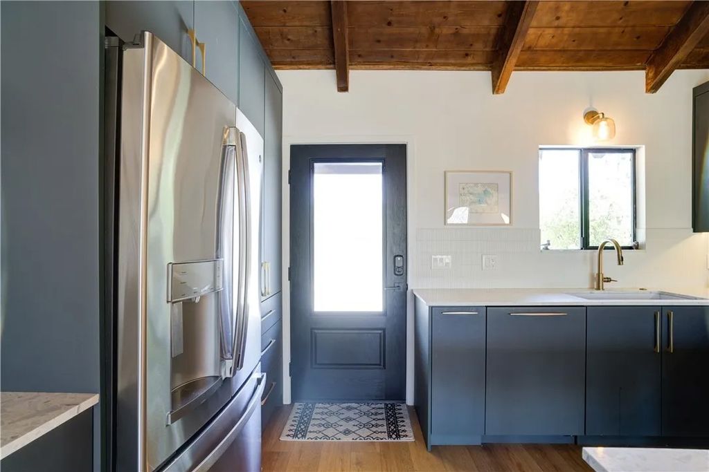 Photo of 1032 Grass Valley, Lake Arrowhead, CA 92352 (MLS # PW25267829)