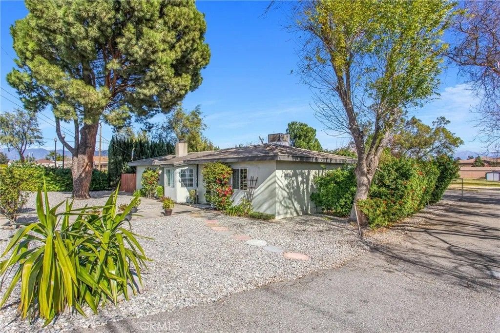 Photo of 193 N Maple Avenue, Fontana, CA 92335 (MLS # IG26033619)